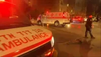 זירת האירוע בשכונת נווה זאב בבאר שבע לאחר פגיעת רכב בהולכי רגל במהלך תהלוכה.
