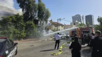 כוחות כיבוי אש ומשטרה בזירת דליקה ברחוב גאולים בשכונה ג' בבאר שבע.