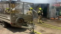 לוחמי אש פועלים לכיבוי שריפת מכולות סמוך למתחם סינמה סיטי בבאר שבע.