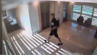 תיעוד החשוד בבית מלון באזור ים המלח לפני הפריצה לחדר וגניבת כרטיסי האשראי.