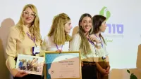 צוות מחלקה פנימית ב' בסורוקה בטקס קבלת תו מחווה לאנושיות וחמלה