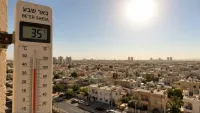 מבט על שכונות באר שבע ביום חם ויבש לקראת גל חום בנגב.