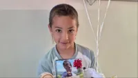 יוסף בן ה-8 ואביו נפגשים עם חובשת מד"א שפרה טריגר לאחר שניצל משבץ מוחי בעקבות שיחת חירום למוקד 101.