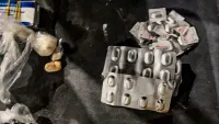 חומרים החשודים כסמים שנתפסו בפעילות שירות בתי הסוהר לסיכול הברחה לבית הסוהר אלה.