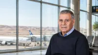 מטוס נוסעים על רקע שדה תעופה עתידי בדרום, כחלק מהדיון על הקמת שדה תעופה משלים בצקלג.