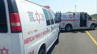 אמבולנס מד"א בדרום מפנה צעיר במצב אנוש לאחר שככל הנראה התחשמל בתל שבע.