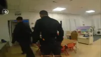 שוטרי תחנת עיירות בפעילות מבצעית בתל שבע במסגרת מבצע רשת ברזל, במהלכה חולצה ילדה מגן נעול ונתפסו סמים ומחסנית M-16.