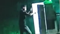 מצברים שנתפסו ברכב החשודים בגניבה מארונות חשמל בכביש 90
