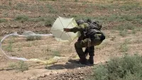 עפיפון שהוטס מרצועת עזה ואותר בשטח קיבוץ נחל עוז