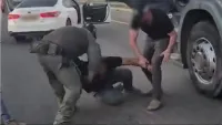 מעצר בכביש 6: תושב רהט גנב מכולה באופקים כדי למכור בשטחים (וידאו)
